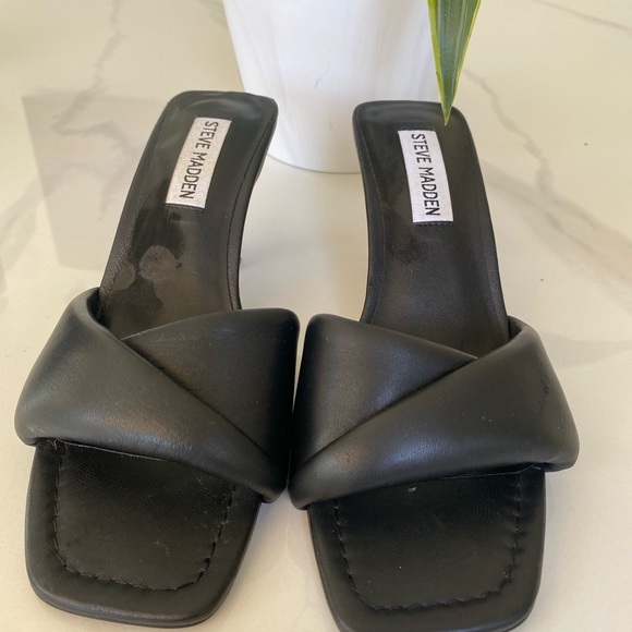 Steve Madden Black Mules Sleek Crossover Design - Picture 1 of 6